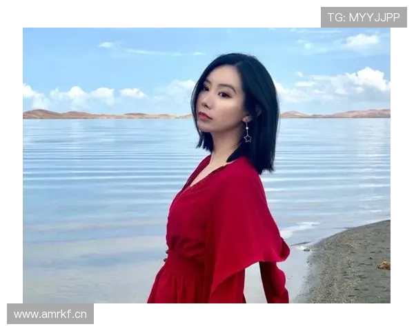 余依婷跟朋友聚会那架势，真不像个网红倒像豪门小公举啊！